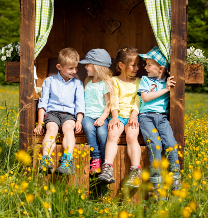 kinder-in-strandkorb