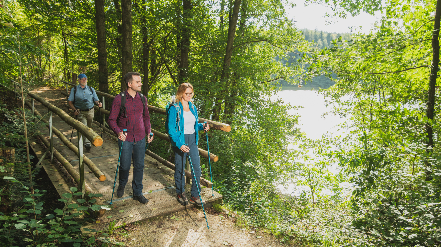 Wanderer am Herrenbachstausee Copyright: Bebop Media